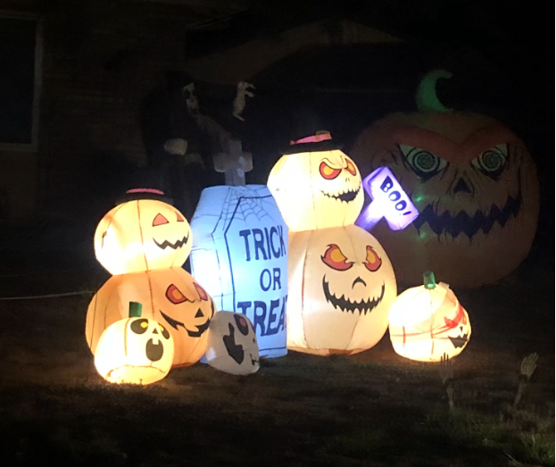 Halloween decorations lighting up a lawn in anticipation for the eve of the 31st (Photo By: Verity Priest).